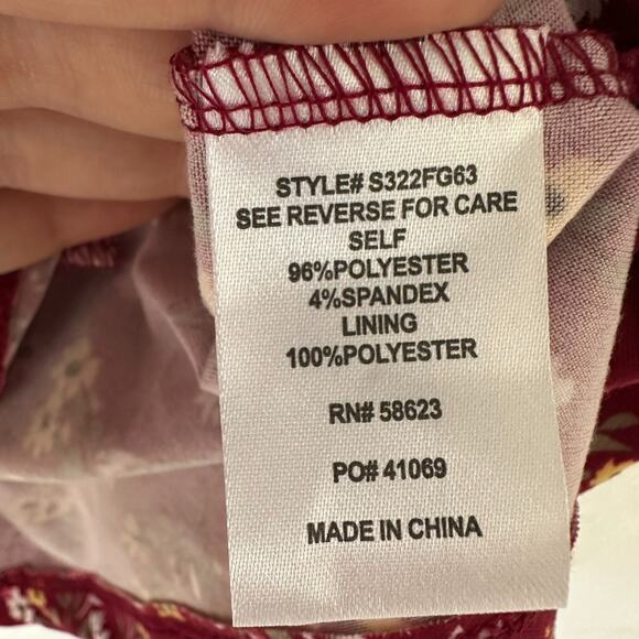 Stilletto’s Burgundy Mini Floral Dress with Ballon Sleeves and Pockets (L) - Picture 6 of 10